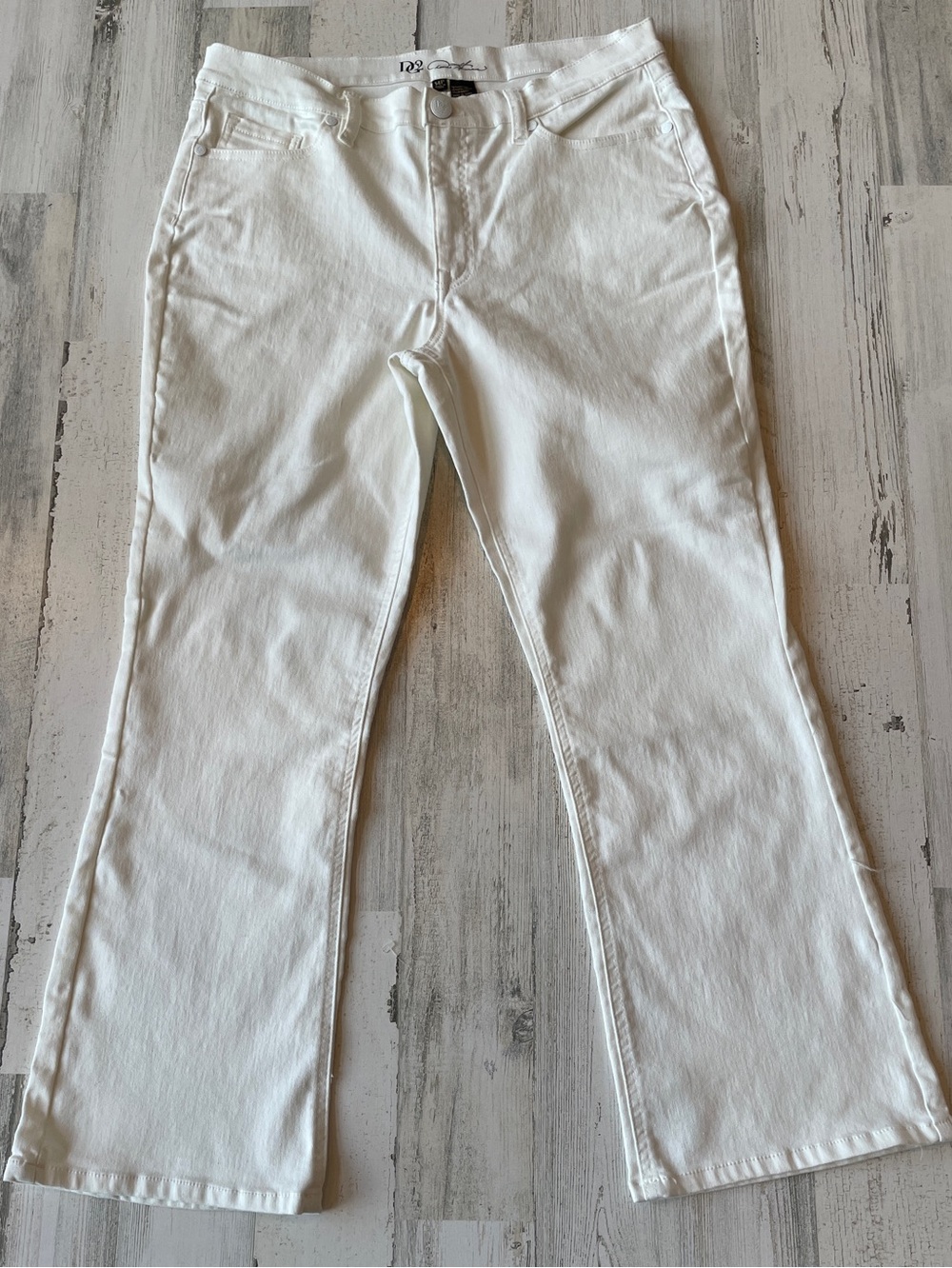 DG2 by Diane Gilman White Flare Jeans SZ 14 Petite Stretchy